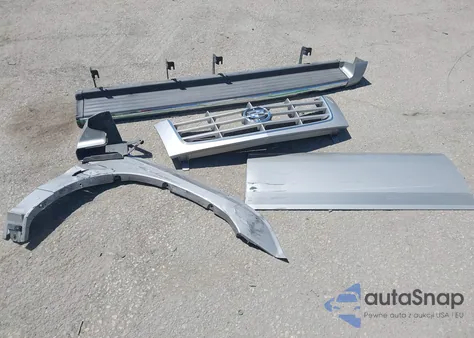 2005 Cadillac Escalade Standard z USA, uszkodzony, nr VIN 1GYEC63N65R249827